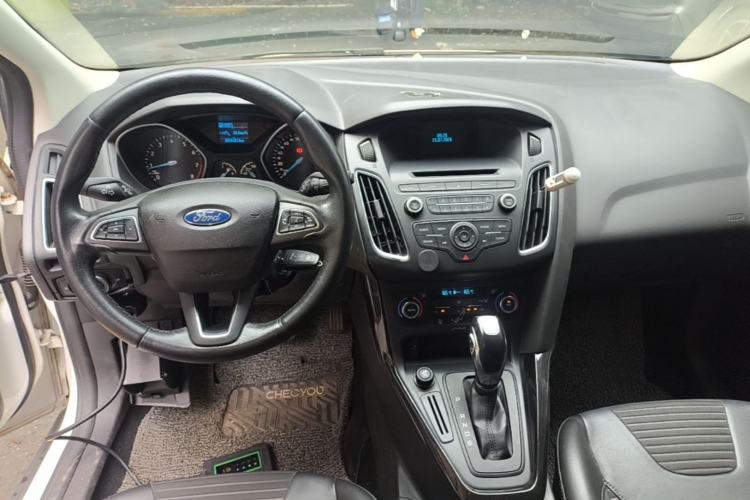Used Ford Focus 2015 Hatchback 1.6L Automatic Fashion Edition Center Console