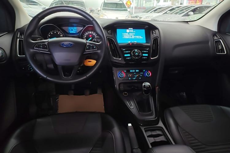 Used Ford Focus 2015 Hatchback 1.6L Manual Fashion Edition Center Console