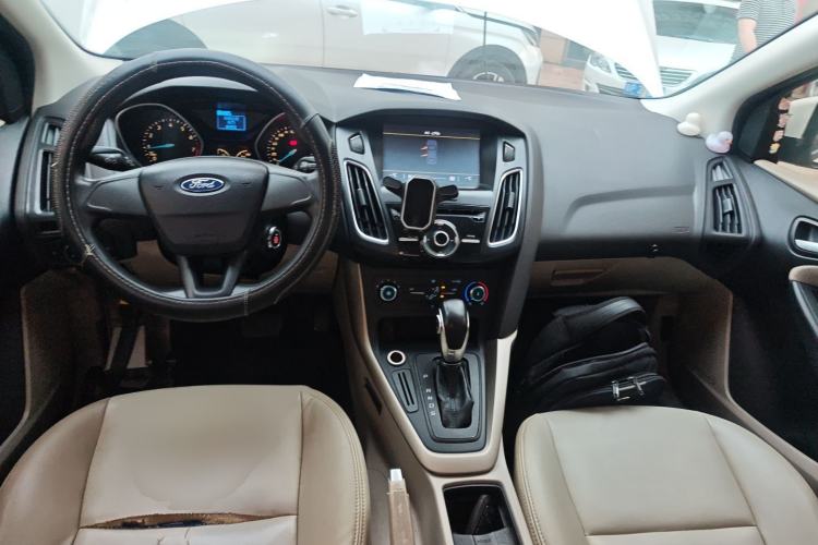 Used Ford Focus 2015 Sedan 1.6L Automatic Comfort Model Center Console