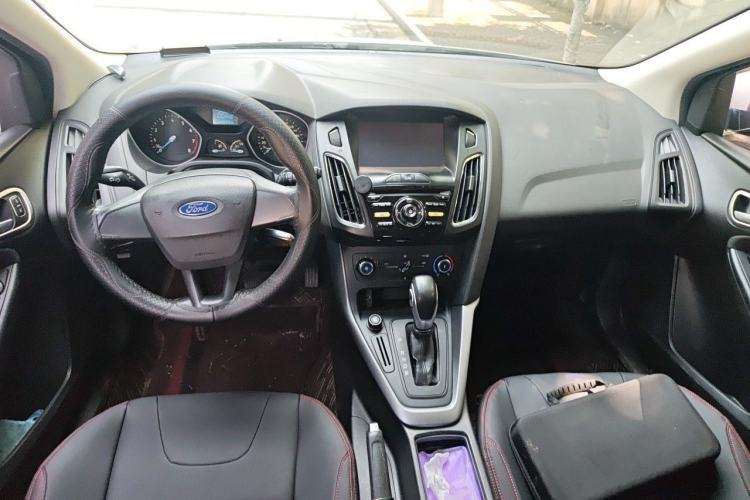 Used Ford Focus 2015 Hatchback 1.6L Automatic Comfort Model Center Console