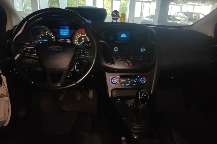 Used Ford Focus 2015 Hatchback 1.6L Manual Fashion Edition Center Console