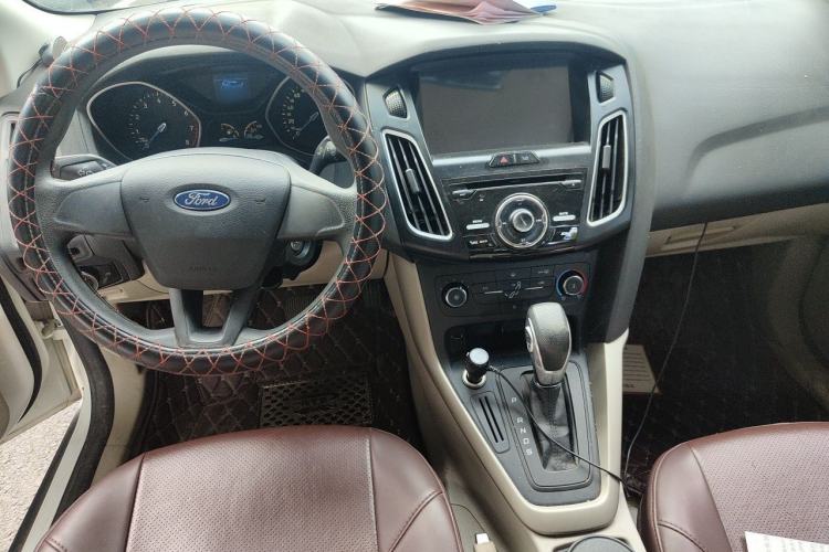 Used Ford Focus 2015 Sedan 1.6L Automatic Comfort Model Center Console