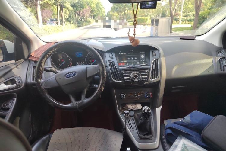 Used Ford Focus 2015 Hatchback 1.6L Manual Comfort Edition Center Console