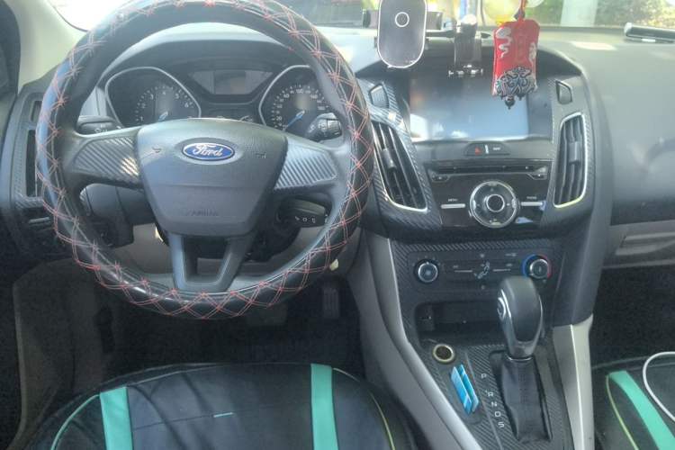 Used Ford Focus 2015 Sedan 1.6L Automatic Comfort Model Center Console