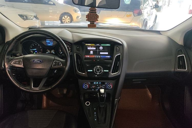 Used Ford Focus 2015 Hatchback 1.6L Automatic Fashion Edition Center Console