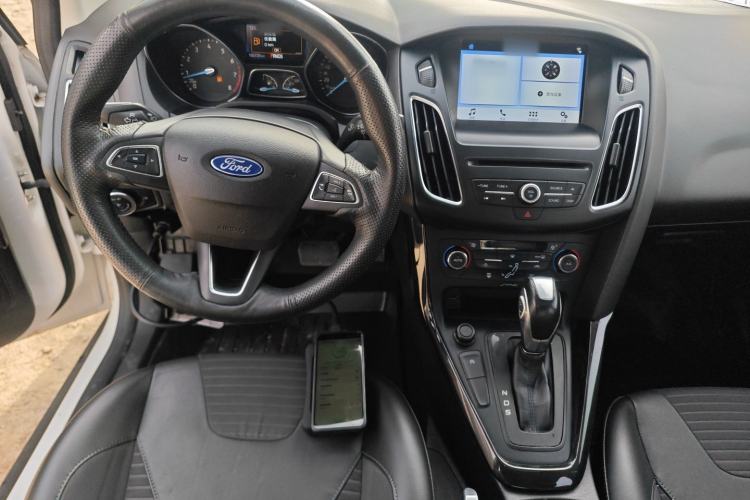 Used Ford Focus 2015 Sedan EcoBoost 180 Automatic Elite Model Center Console