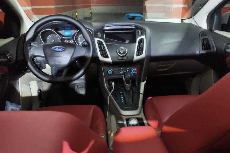 Used Ford Focus 2015 Sedan 1.6L Automatic Comfort Model Center Console