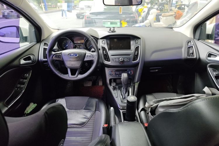 Used Ford Focus 2015 Hatchback EcoBoost 180 Automatic Elite Model Center Console