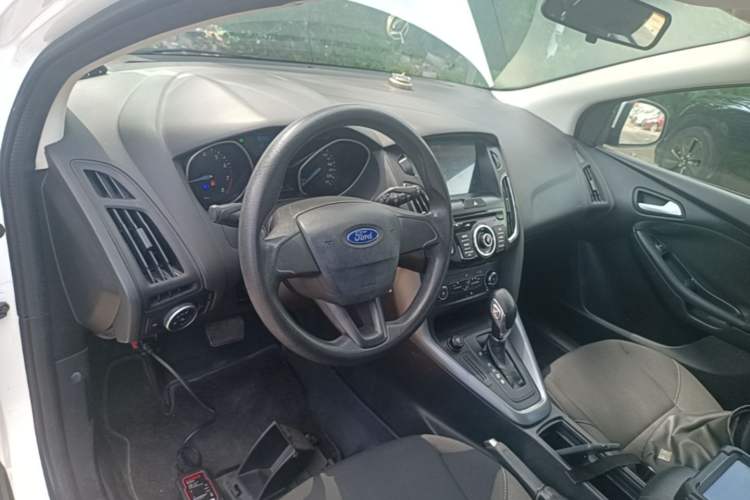 Used Ford Focus 2015 Hatchback 1.6L Automatic Comfort Model Center Console