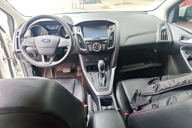 Used Ford Focus 2015 Hatchback 1.6L Automatic Comfort Model Center Console