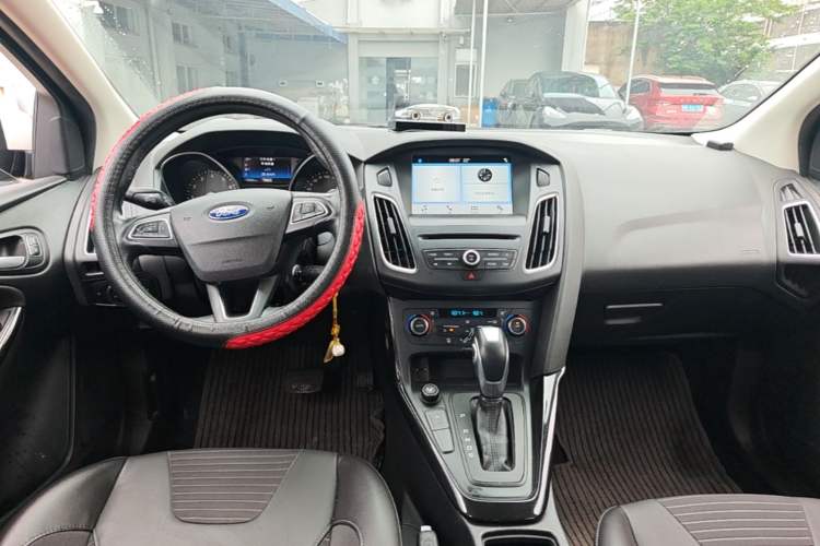 Used Ford Focus 2015 Sedan EcoBoost 180 Automatic Elite Model Center Console