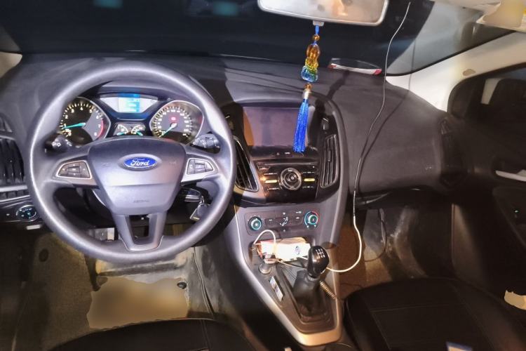 Used Ford Focus 2015 Hatchback 1.6L Manual Comfort Edition Center Console
