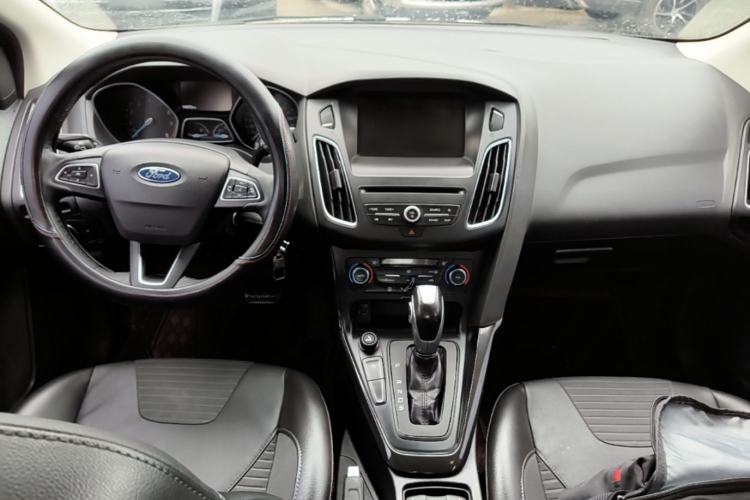 Used Ford Focus 2015 Sedan EcoBoost 180 Automatic Elite Model Center Console