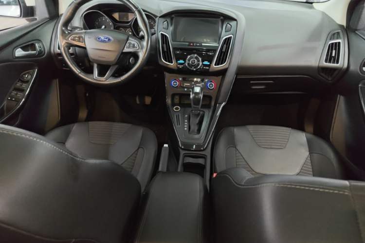 Used Ford Focus 2015 Hatchback 1.6L Automatic Fashion Edition Center Console