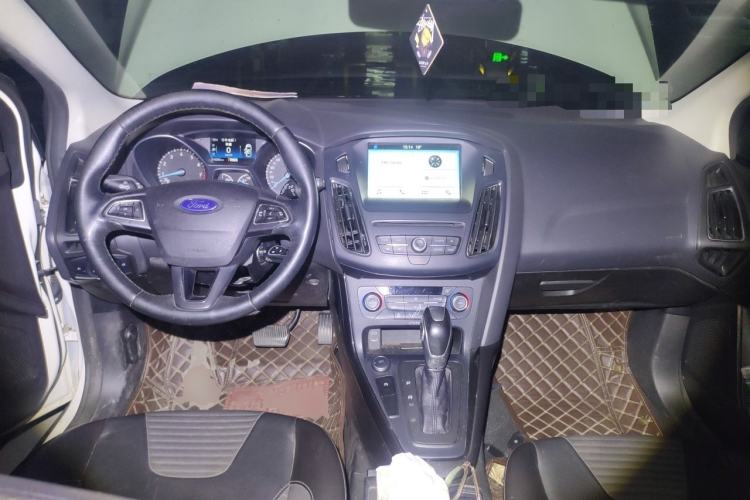 Used Ford Focus 2015 Hatchback EcoBoost 180 Automatic Elite Model Center Console