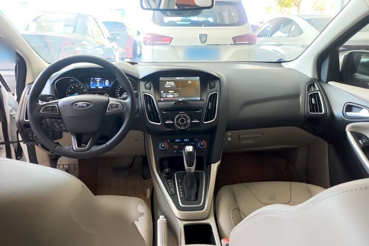Used Ford Focus 2015 Sedan EcoBoost 180 Automatic Flagship Model Center Console