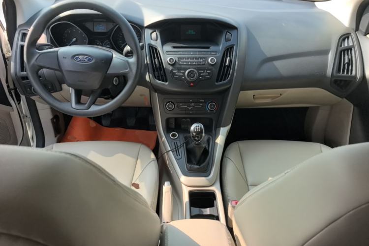 Used Ford Focus 2015 Sedan 1.6L Manual Comfort Model Center Console