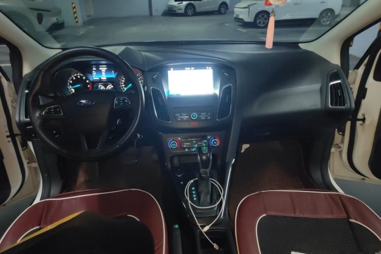 Used Ford Focus 2015 Sedan EcoBoost 180 Automatic Elite Model Center Console