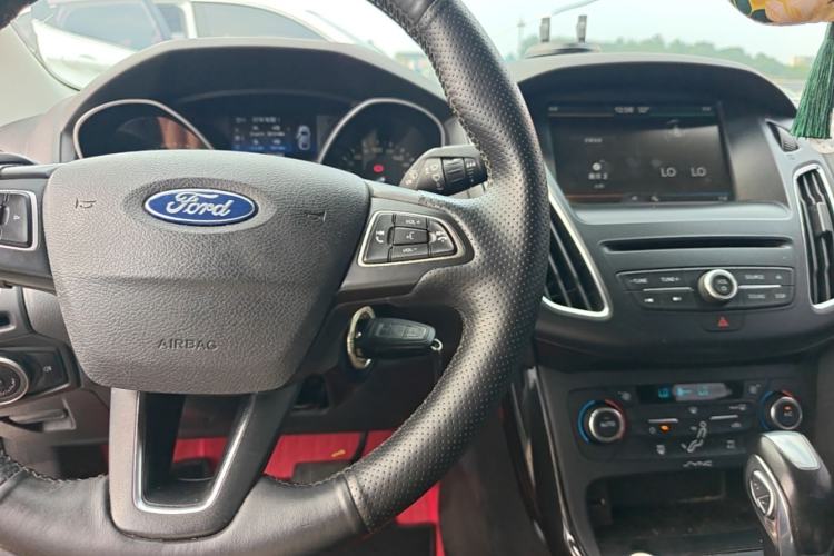 Used Ford Focus 2015 Sedan EcoBoost 180 Automatic Elite Model Center Console