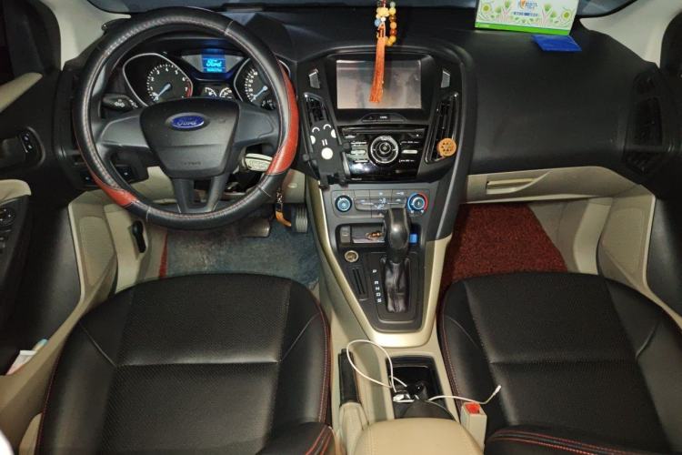 Used Ford Focus 2015 Sedan 1.6L Automatic Comfort Model Center Console