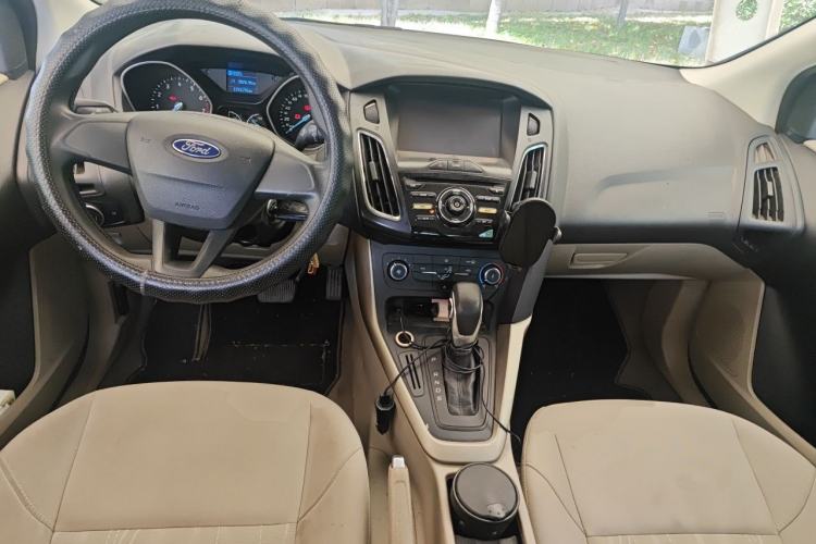 Used Ford Focus 2015 Sedan 1.6L Automatic Comfort Model Center Console