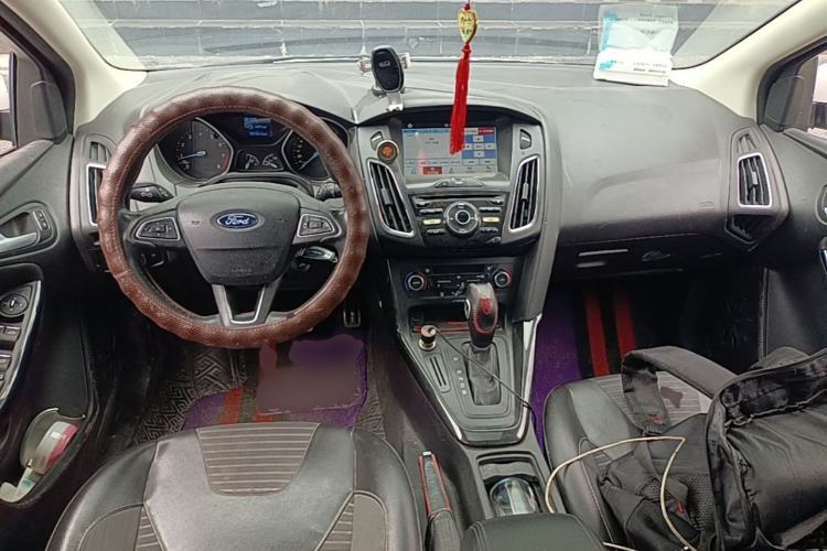 Used Ford Focus 2015 Hatchback 1.6L Automatic Fashion Edition Center Console