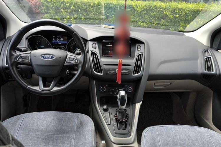 Used Ford Focus 2015 Hatchback EcoBoost 180 Automatic Elite Model Center Console