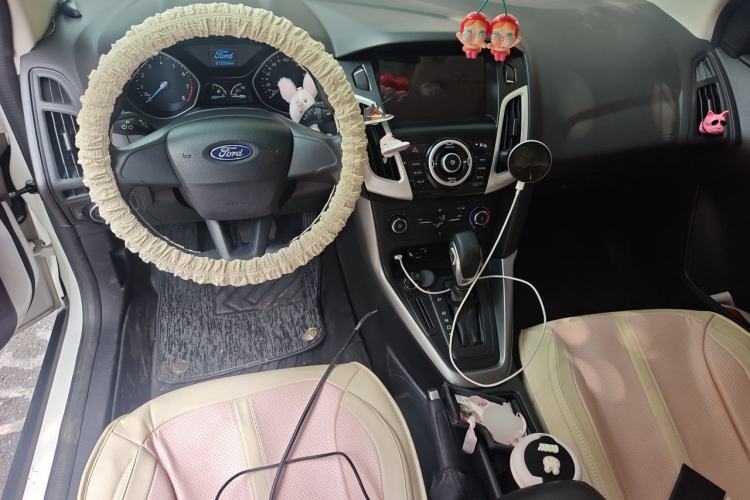 Used Ford Focus 2015 Hatchback 1.6L Automatic Comfort Model Center Console