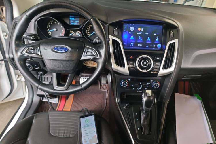 Used Ford Focus 2015 Hatchback 1.6L Automatic Fashion Edition Center Console