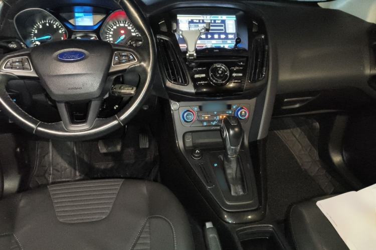 Used Ford Focus 2015 Hatchback 1.6L Automatic Fashion Edition Center Console
