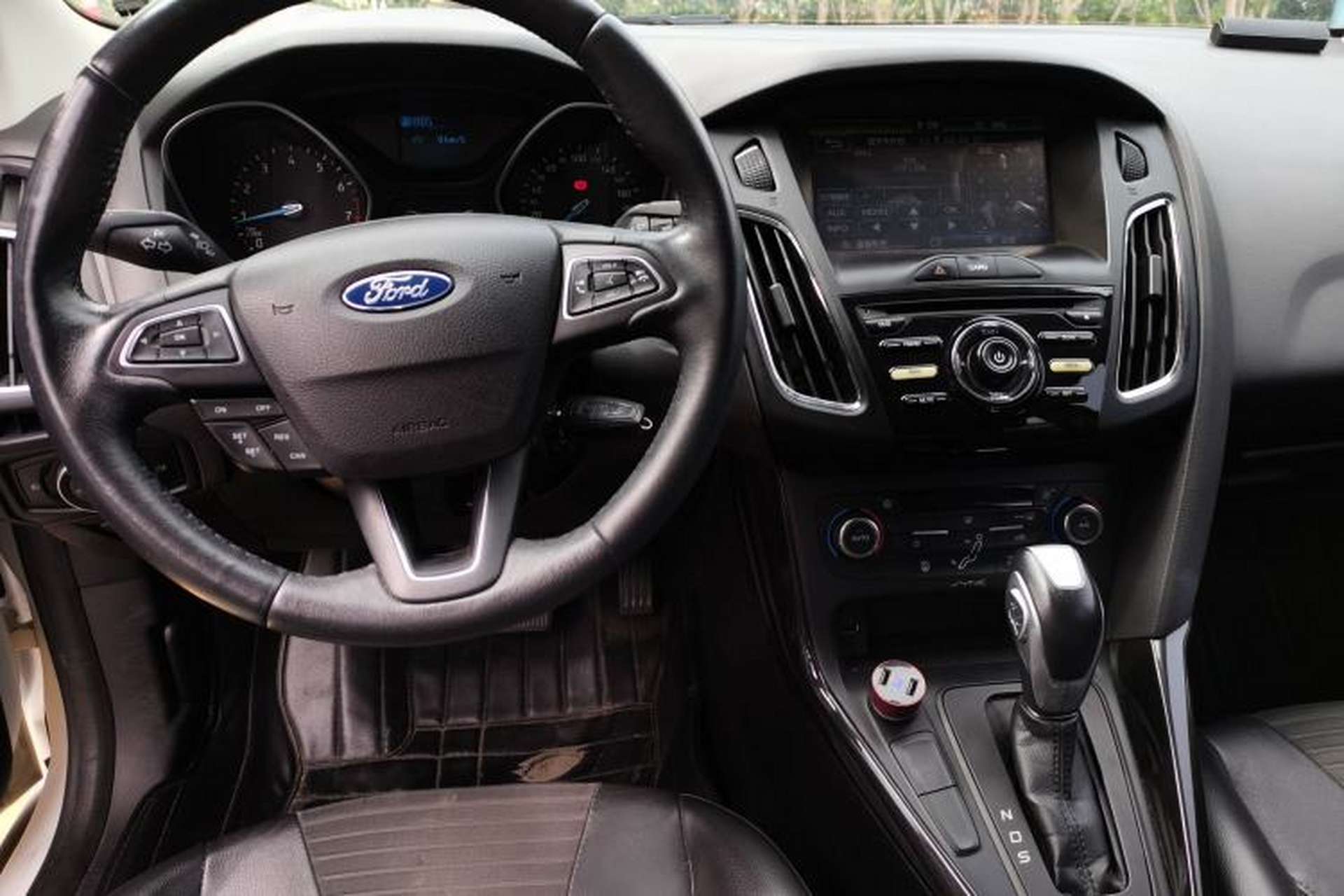 Used Ford Focus 2015 Sedan EcoBoost 125 Automatic Supreme Style Edition Center Console