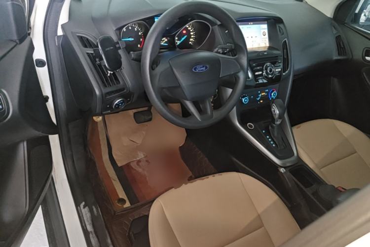 Used Ford Focus 2015 Hatchback 1.6L Automatic Comfort Model Center Console