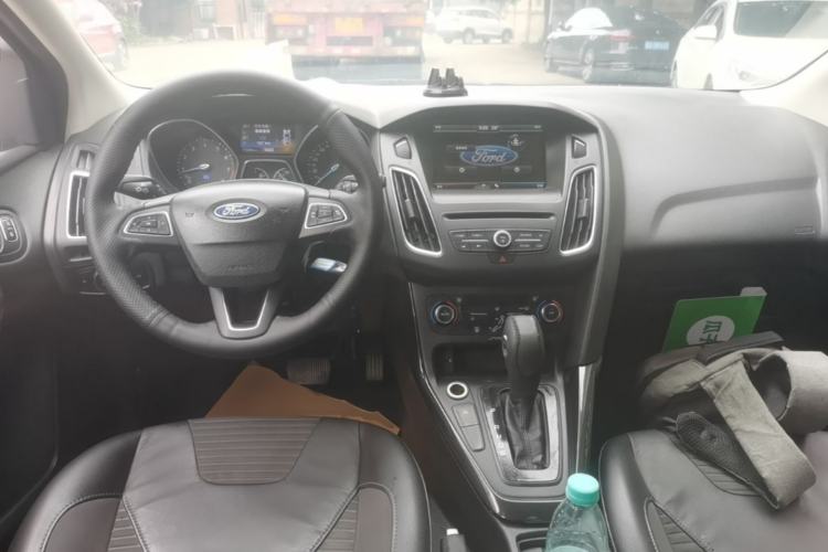 Used Ford Focus 2015 Hatchback EcoBoost 180 Automatic Elite Model Center Console