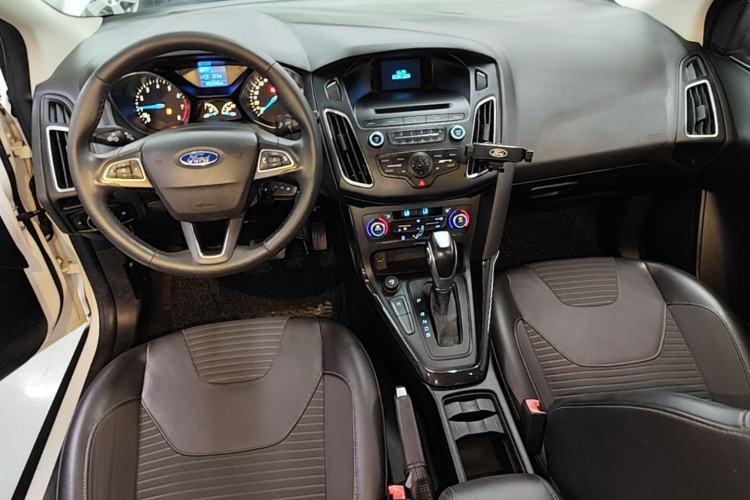 Used Ford Focus 2015 Sedan EcoBoost 125 Automatic Supreme Style Edition Center Console