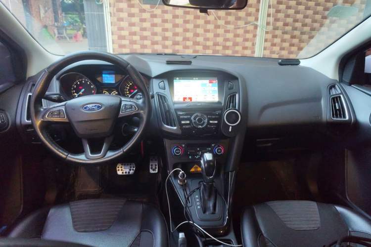 Used Ford Focus 2015 Hatchback 1.6L Automatic Fashion Edition Center Console