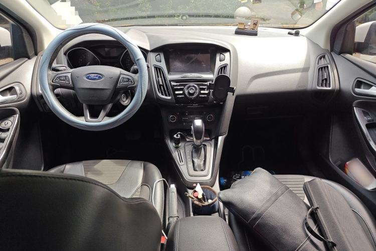 Used Ford Focus 2015 Hatchback 1.6L Automatic Fashion Edition Center Console