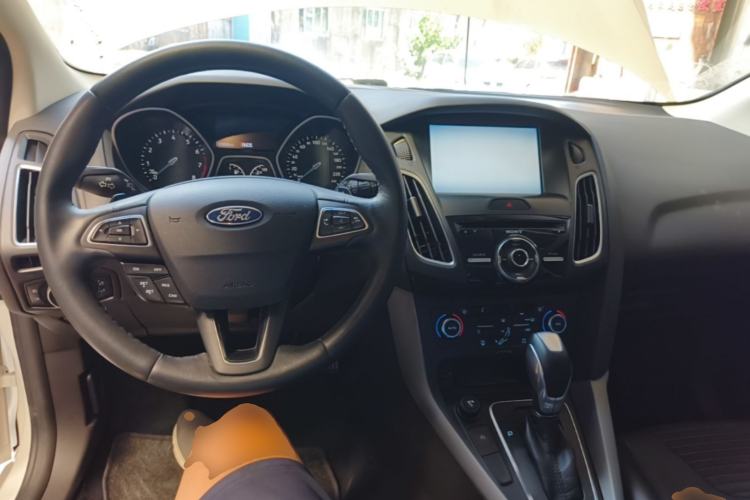 Used Ford Focus 2015 Hatchback EcoBoost 180 Automatic Sport Model Center Console