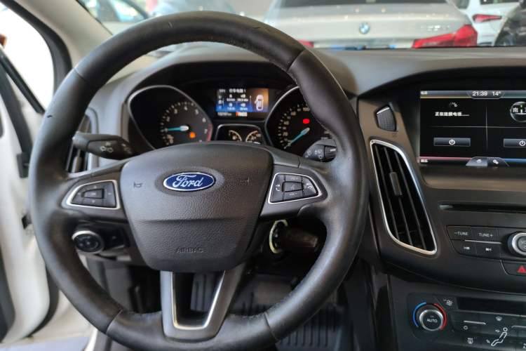 Used Ford Focus 2015 Sedan EcoBoost 180 Automatic Elite Model Center Console