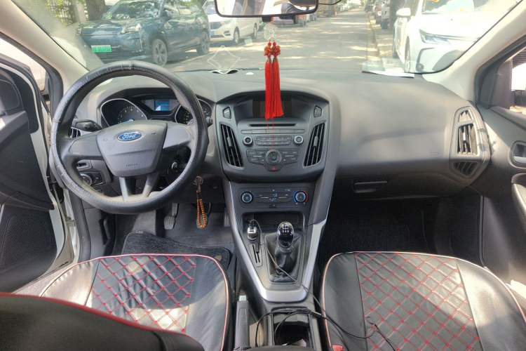 Used Ford Focus 2015 Hatchback 1.6L Manual Comfort Edition Center Console