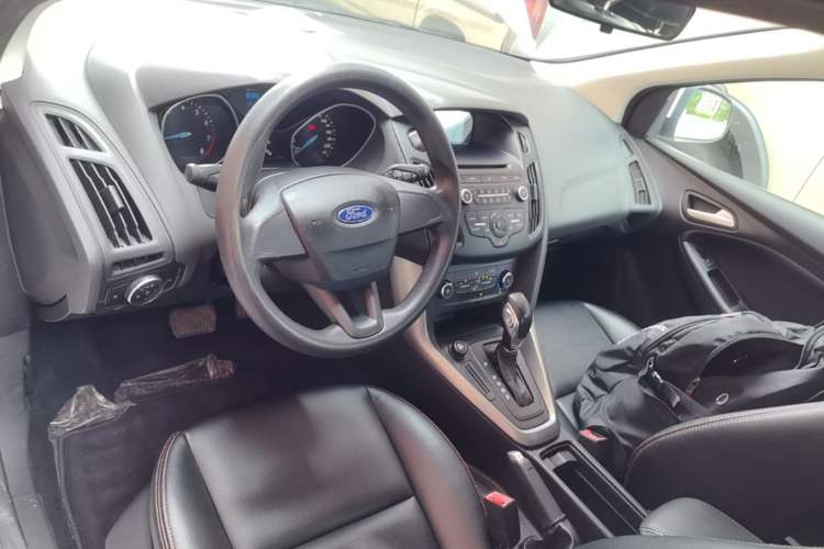 Used Ford Focus 2015 Hatchback 1.6L Automatic Comfort Model Center Console