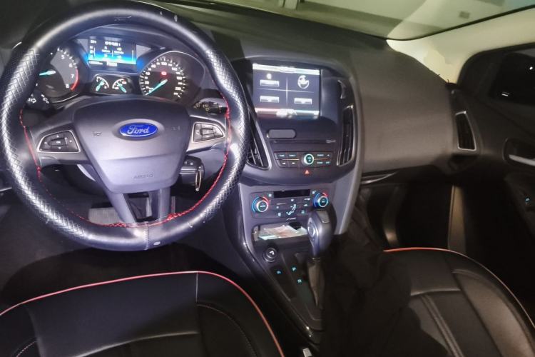 Used Ford Focus 2015 Hatchback EcoBoost 180 Automatic Elite Model Center Console