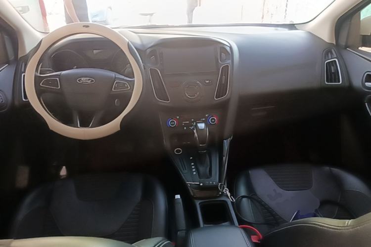 Used Ford Focus 2015 Hatchback 1.6L Automatic Fashion Edition Center Console
