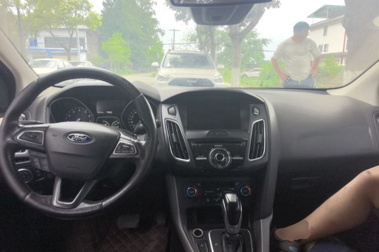 Used Ford Focus 2015 Hatchback EcoBoost 180 Automatic Sport Model Center Console