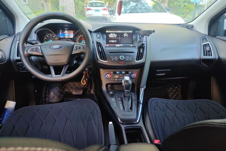 Used Ford Focus 2015 Hatchback EcoBoost 180 Automatic Elite Model Center Console