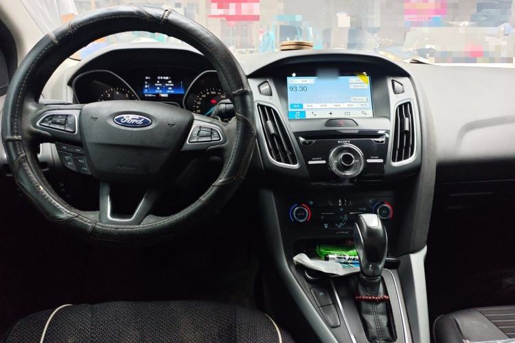 Used Ford Focus 2015 Hatchback EcoBoost 180 Automatic Sport Model Center Console