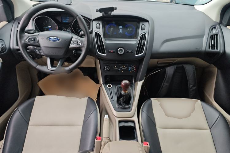 Used Ford Focus 2015 Sedan 1.6L Manual Comfort Model Center Console