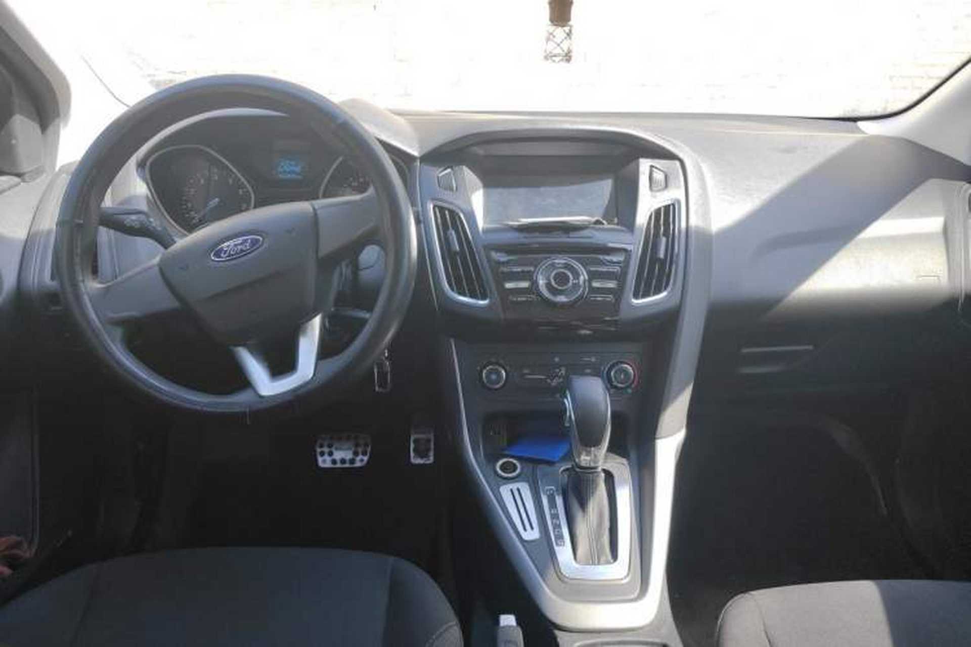 Used Ford Focus 2015 Hatchback 1.6L Automatic Comfort Model Center Console