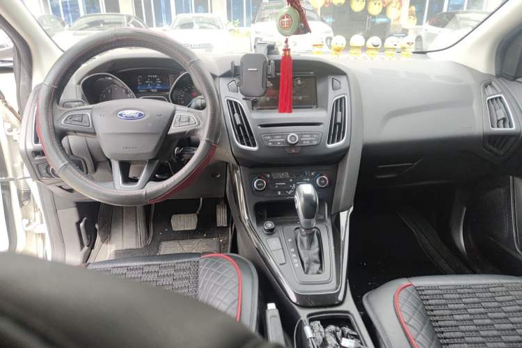 Used Ford Focus 2015 Sedan EcoBoost 180 Automatic Elite Model Center Console