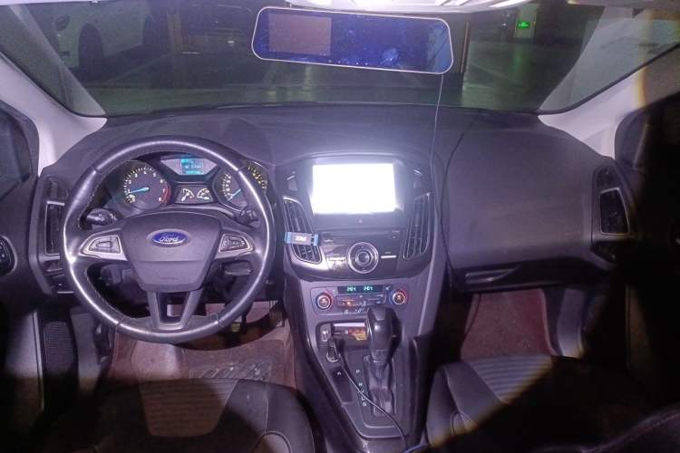 Used Ford Focus 2015 Sedan EcoBoost 125 Automatic Supreme Style Edition Center Console