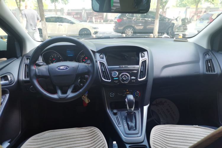 Used Ford Focus 2015 Hatchback 1.6L Automatic Comfort Model Center Console